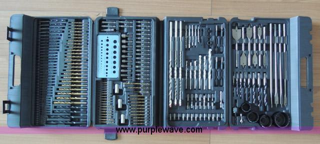 image for item E1287 (820) piece impact and tool kit