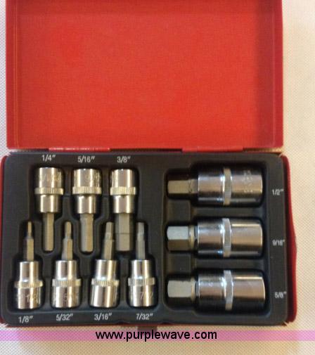 image for item E1287 (820) piece impact and tool kit