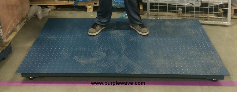 image for item E1386 Steel floor scale