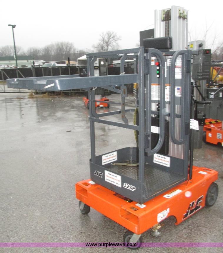 image for item J8775 2008 JLG 12SP vertical lift