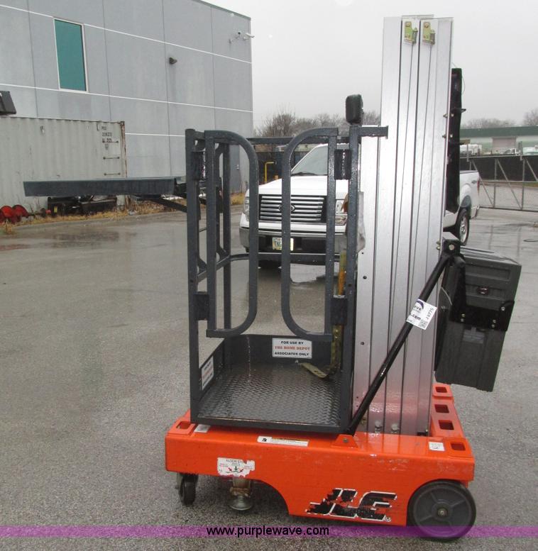 image for item J8775 2008 JLG 12SP vertical lift