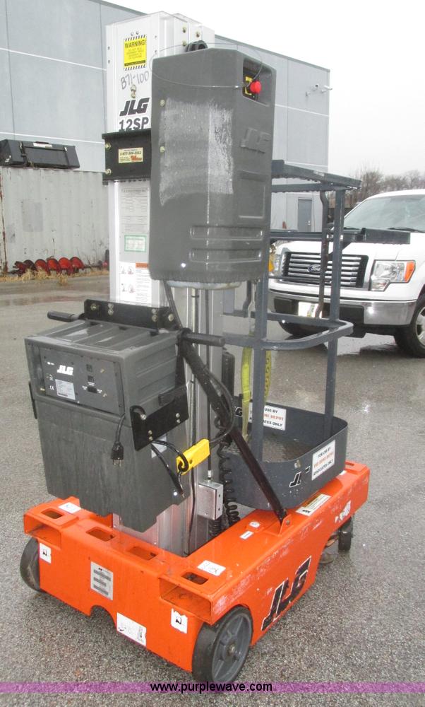 image for item J8775 2008 JLG 12SP vertical lift