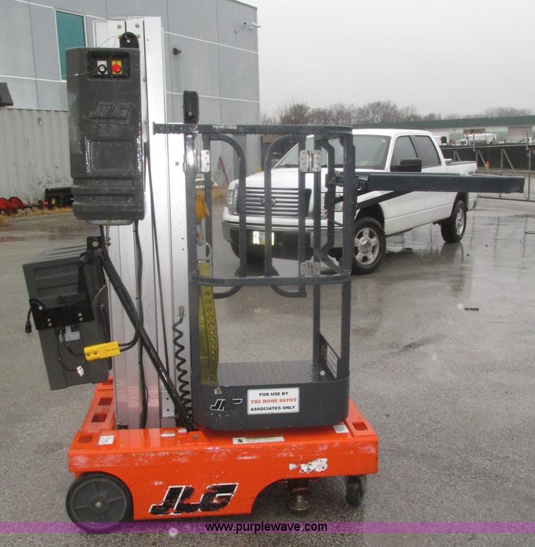 image for item J8775 2008 JLG 12SP vertical lift