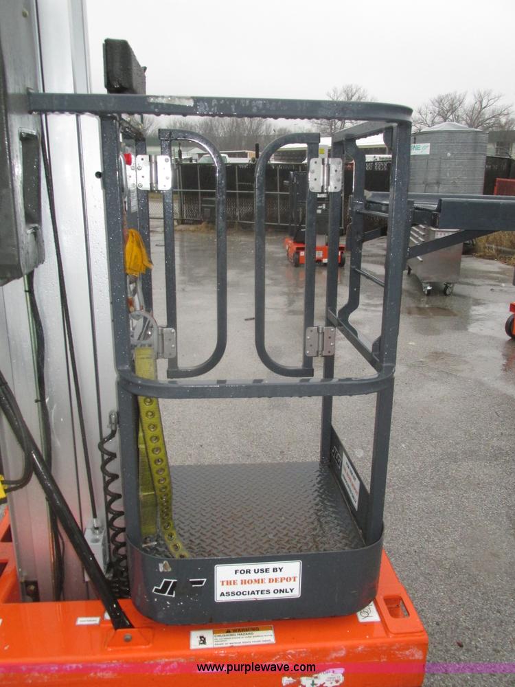 image for item J8775 2008 JLG 12SP vertical lift