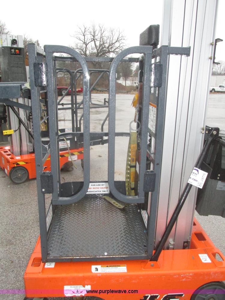 image for item J8775 2008 JLG 12SP vertical lift