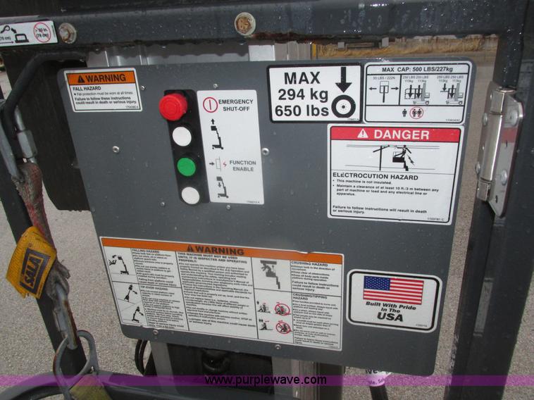 image for item J8775 2008 JLG 12SP vertical lift