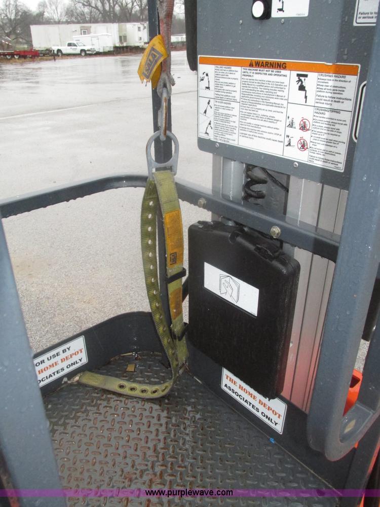 image for item J8775 2008 JLG 12SP vertical lift