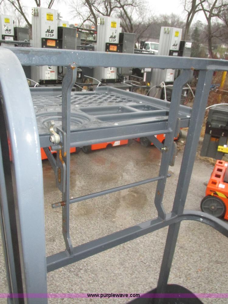 image for item J8775 2008 JLG 12SP vertical lift