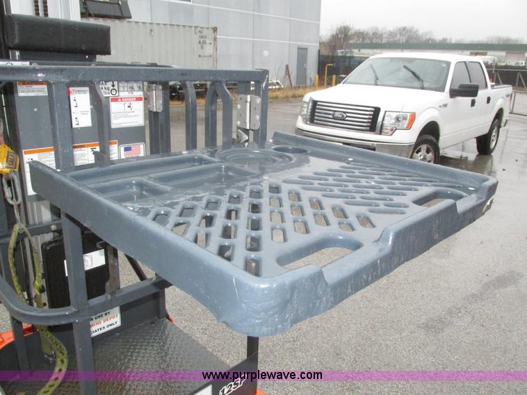 image for item J8775 2008 JLG 12SP vertical lift