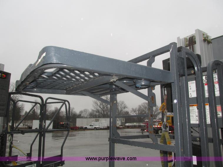 image for item J8775 2008 JLG 12SP vertical lift
