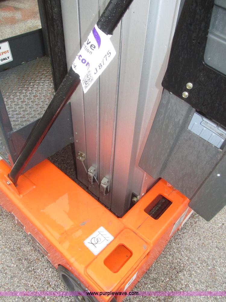 image for item J8775 2008 JLG 12SP vertical lift