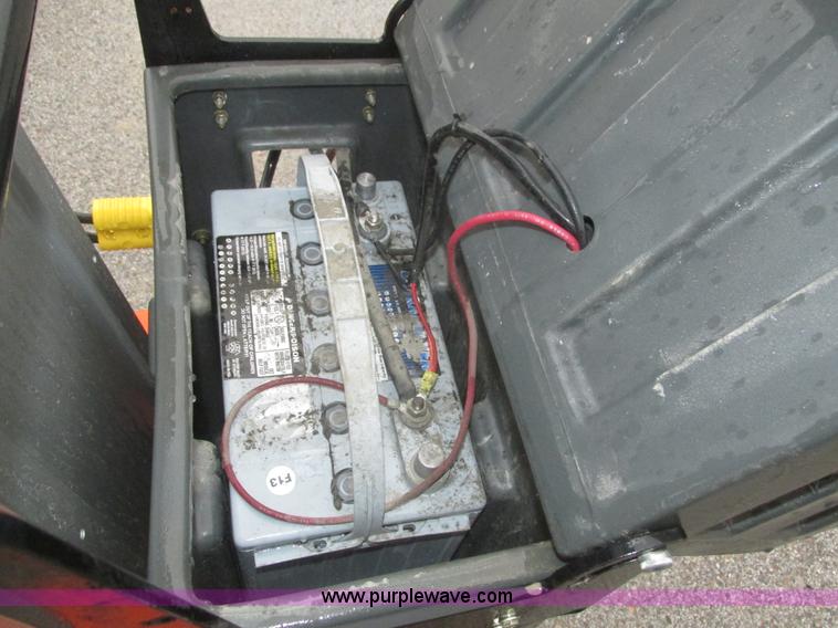 image for item J8775 2008 JLG 12SP vertical lift