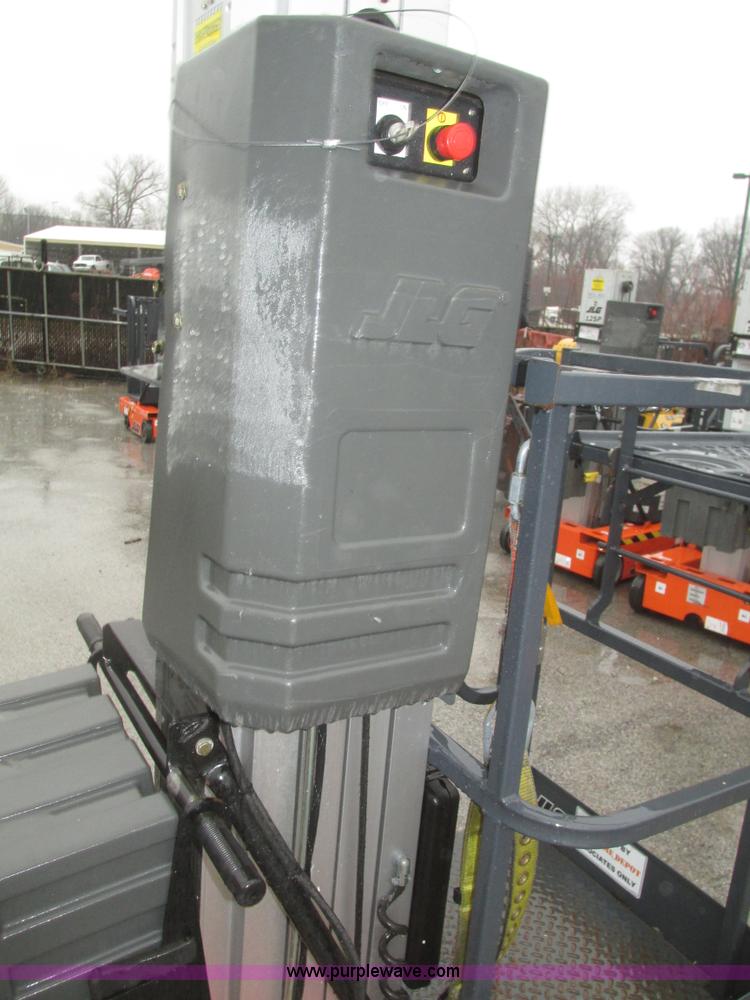 image for item J8775 2008 JLG 12SP vertical lift