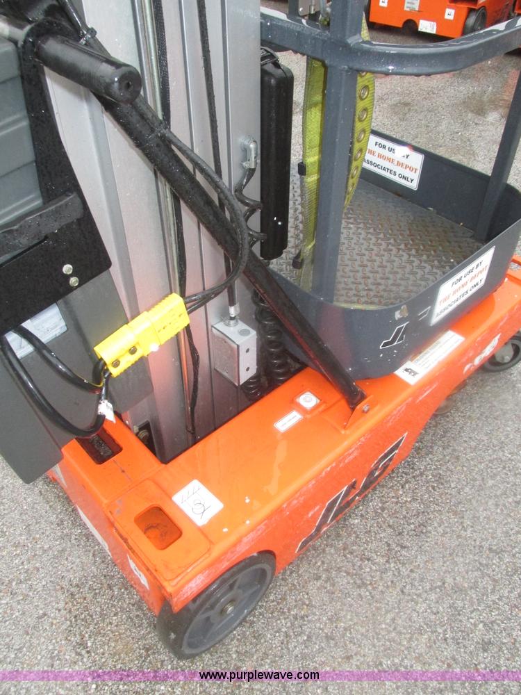 image for item J8775 2008 JLG 12SP vertical lift