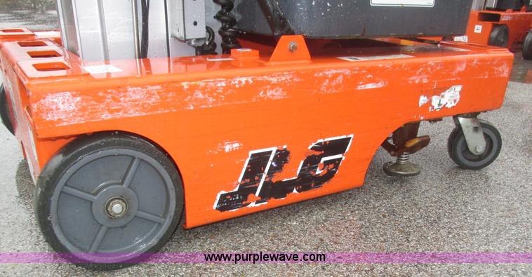 image for item J8775 2008 JLG 12SP vertical lift