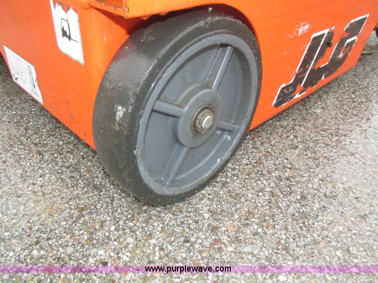 image for item J8775 2008 JLG 12SP vertical lift