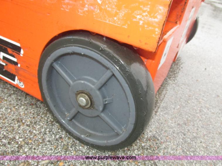 image for item J8775 2008 JLG 12SP vertical lift