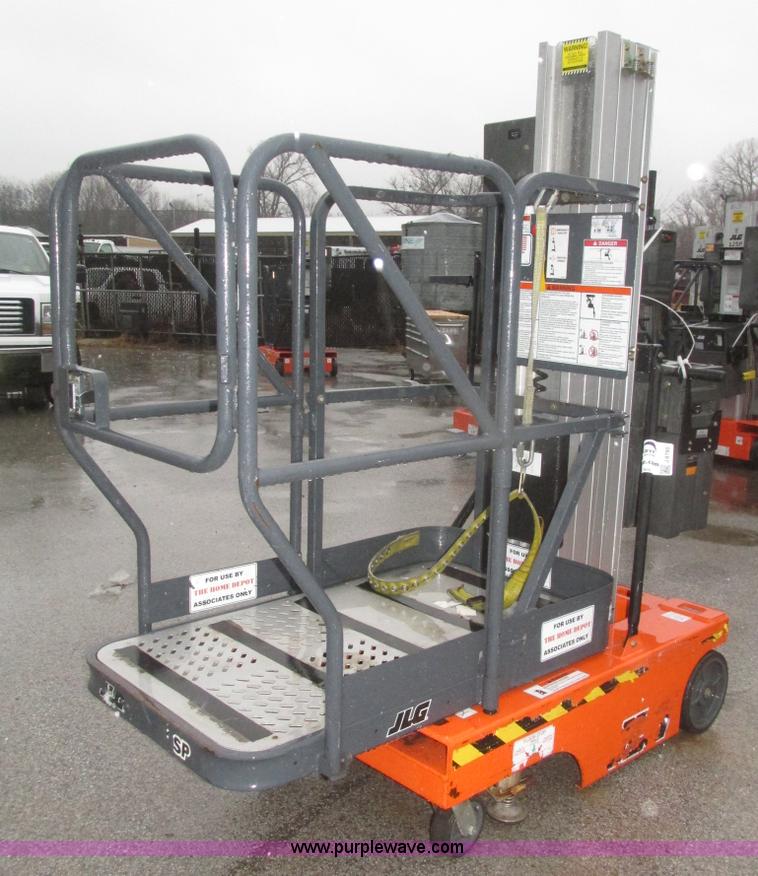 image for item J8780 2006 JLG 12SP vertical lift