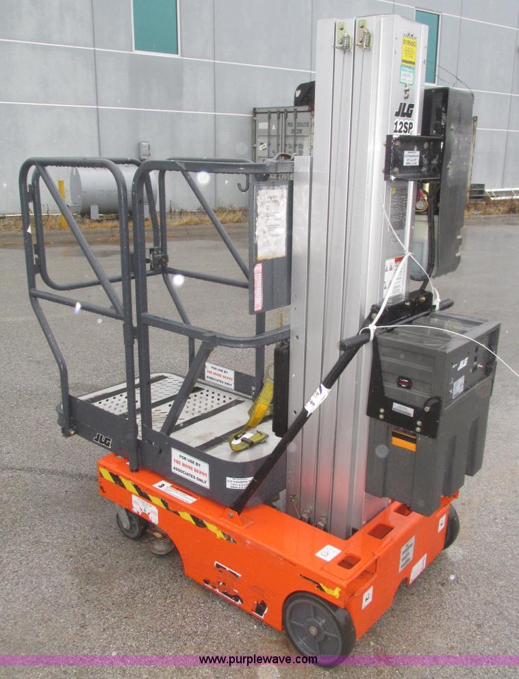 image for item J8780 2006 JLG 12SP vertical lift