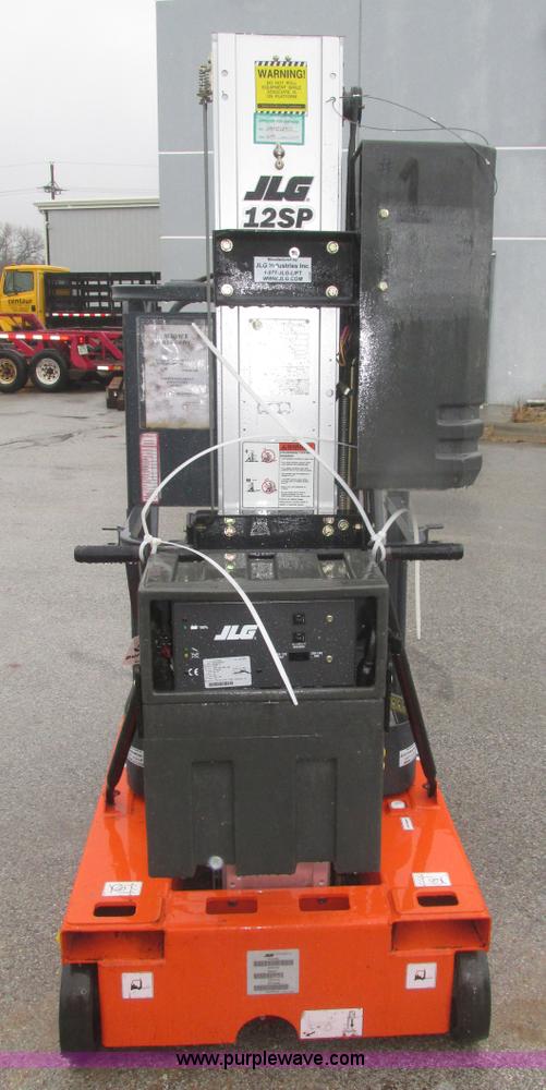 image for item J8780 2006 JLG 12SP vertical lift