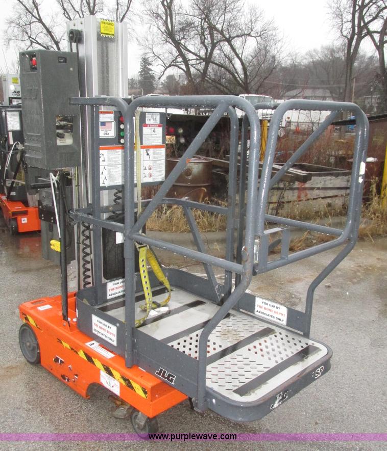 image for item J8780 2006 JLG 12SP vertical lift