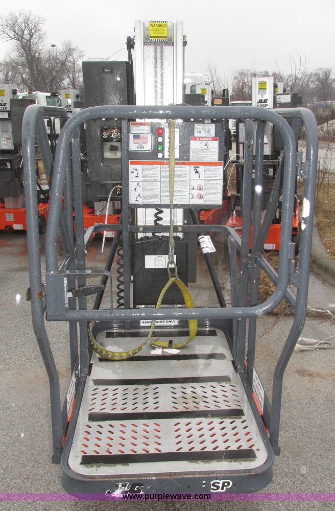 image for item J8780 2006 JLG 12SP vertical lift