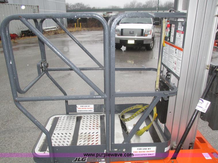 image for item J8780 2006 JLG 12SP vertical lift