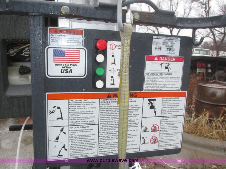 image for item J8780 2006 JLG 12SP vertical lift