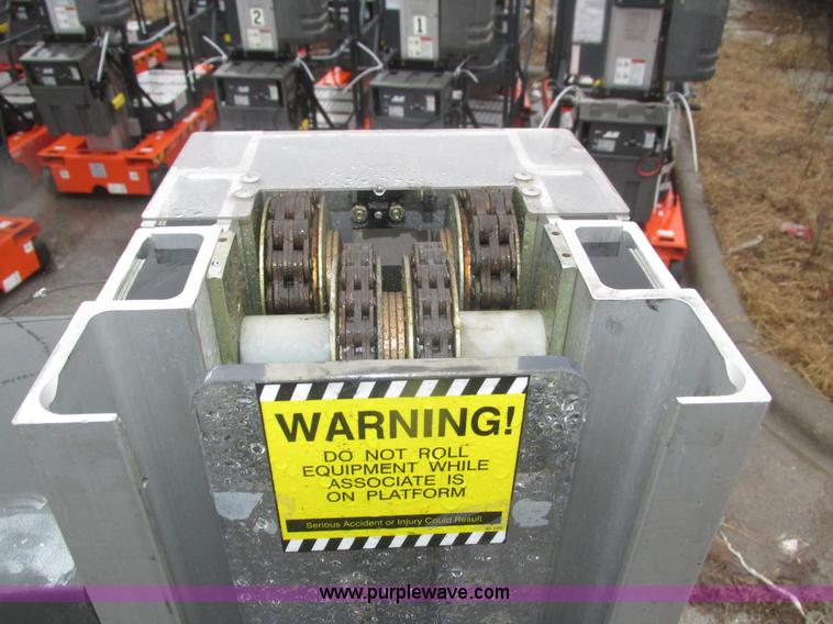 image for item J8780 2006 JLG 12SP vertical lift