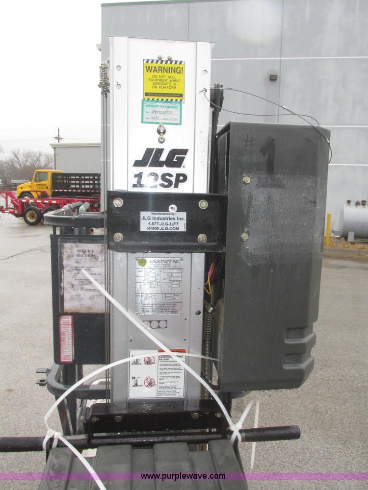 image for item J8780 2006 JLG 12SP vertical lift