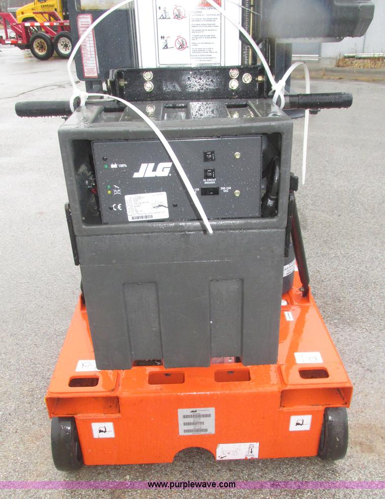 image for item J8780 2006 JLG 12SP vertical lift