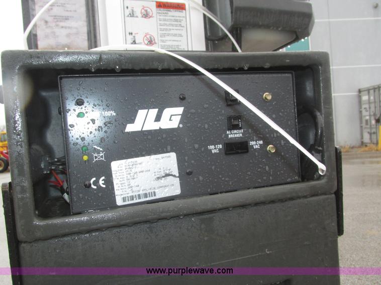 image for item J8780 2006 JLG 12SP vertical lift