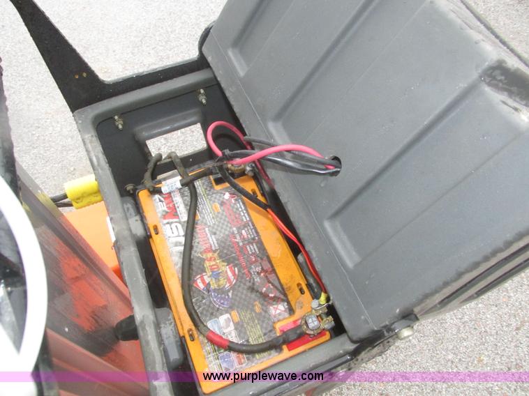 image for item J8780 2006 JLG 12SP vertical lift