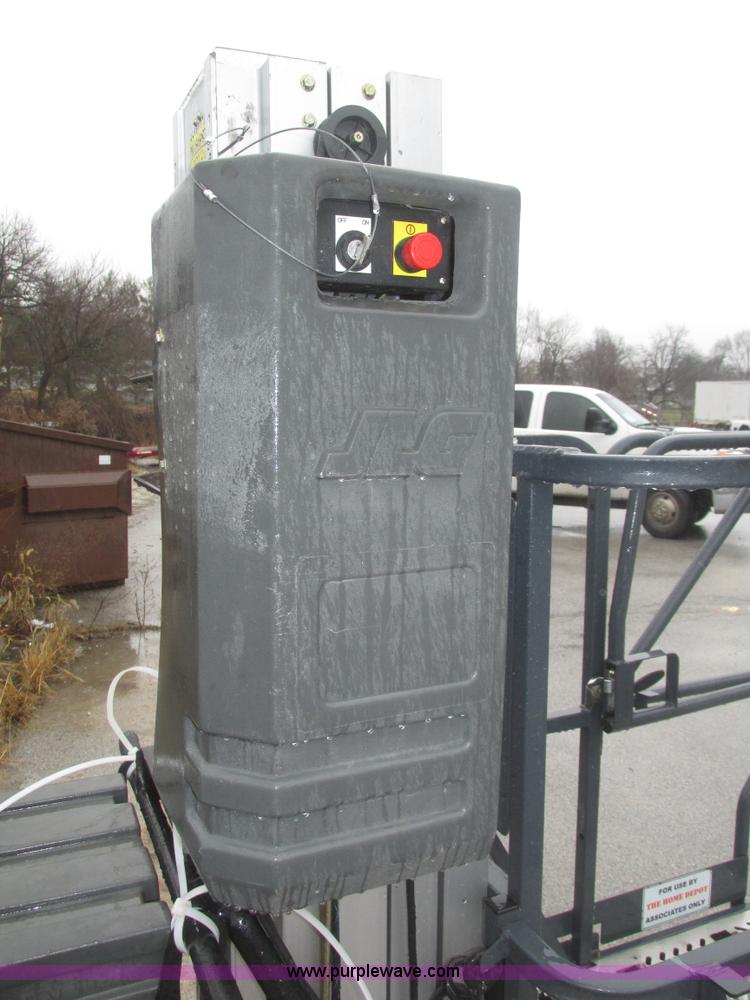 image for item J8780 2006 JLG 12SP vertical lift