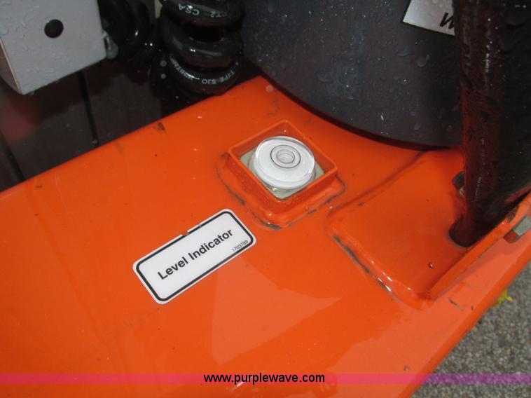 image for item J8780 2006 JLG 12SP vertical lift