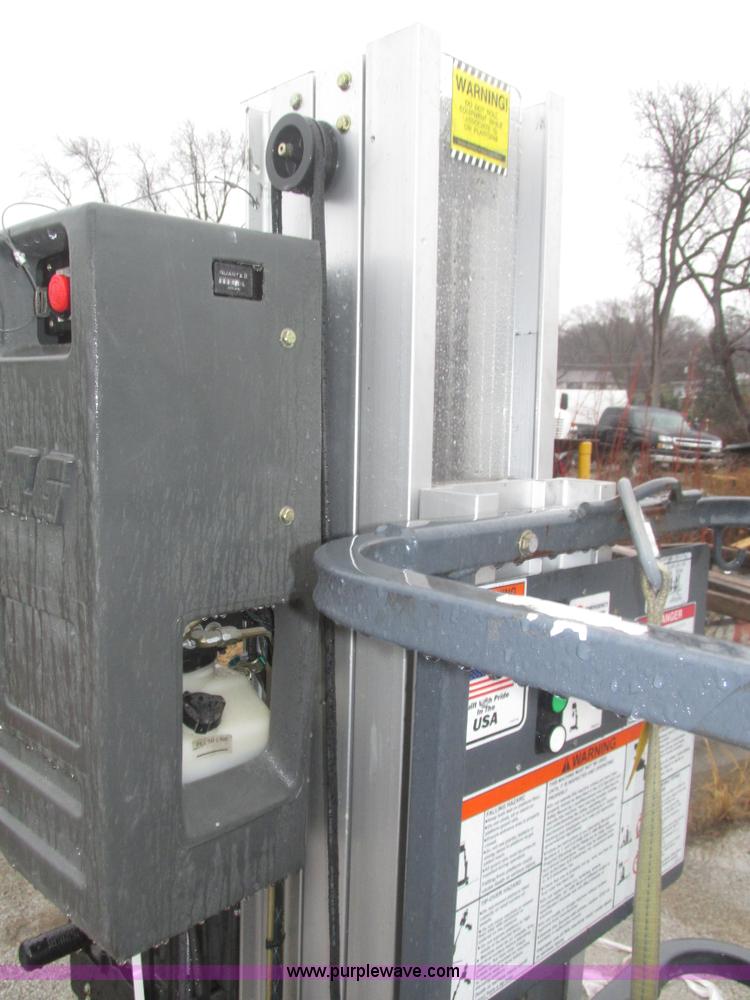 image for item J8780 2006 JLG 12SP vertical lift