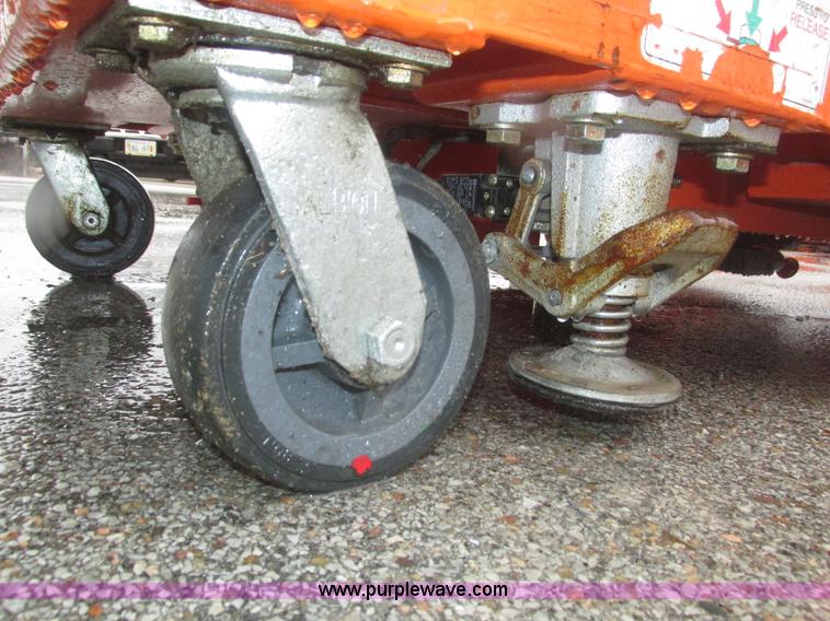 image for item J8780 2006 JLG 12SP vertical lift