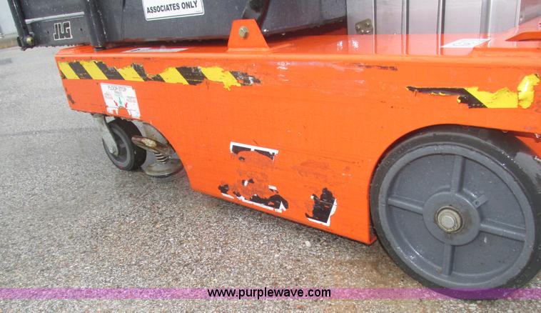 image for item J8780 2006 JLG 12SP vertical lift
