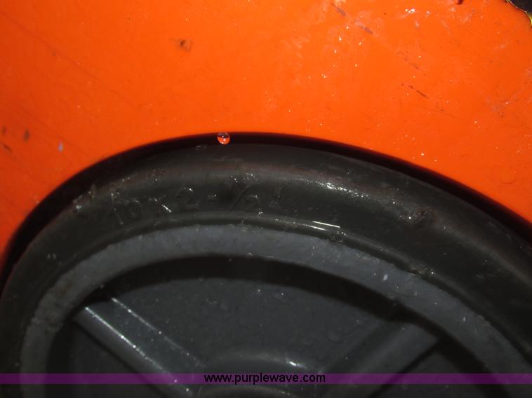 image for item J8780 2006 JLG 12SP vertical lift