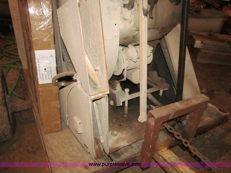 image for item L1988 Magnum PS6585-26 concrete saw