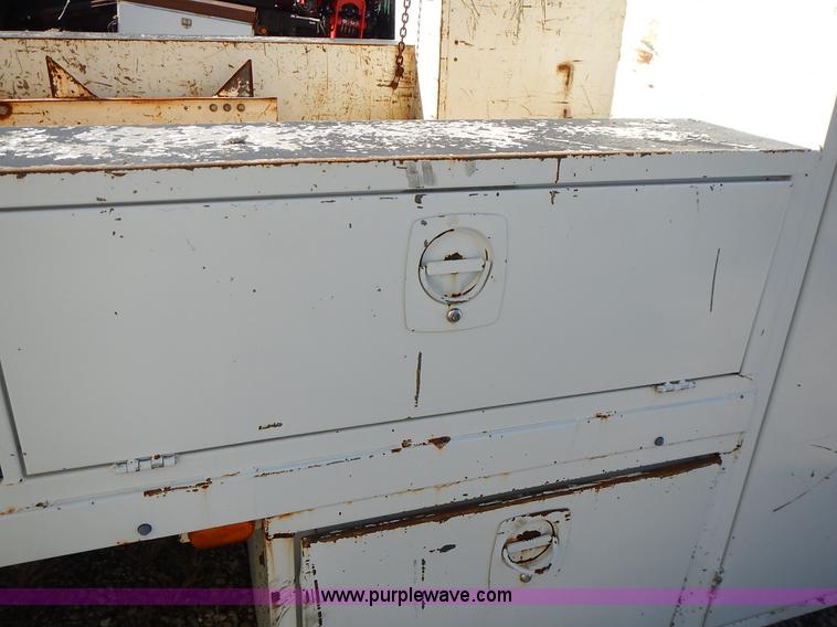 image for item L3602 RC service bed