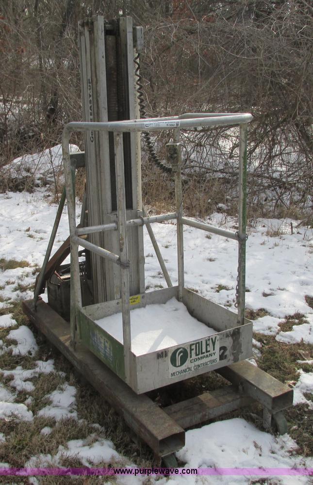 image for item N9342 Genie EU-19PDC Easy Up man lift