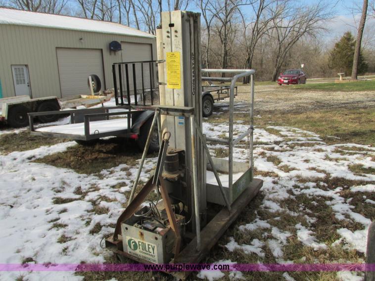 image for item N9342 Genie EU-19PDC Easy Up man lift