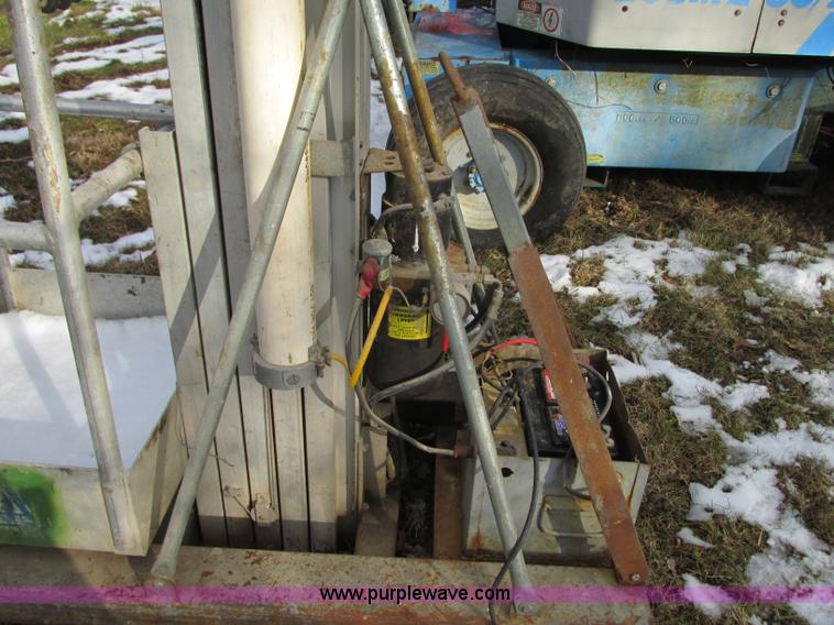 image for item N9342 Genie EU-19PDC Easy Up man lift