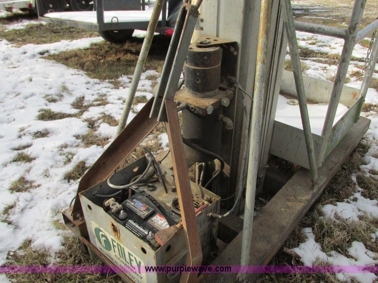 image for item N9342 Genie EU-19PDC Easy Up man lift