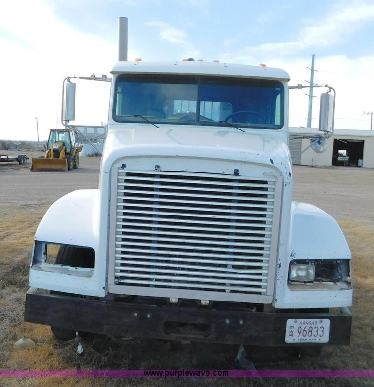 image for item AW9328 1999 Freightliner FLD semi truck