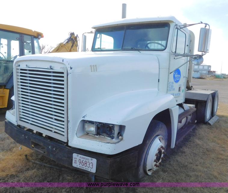 image for item AW9328 1999 Freightliner FLD semi truck