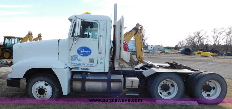 image for item AW9328 1999 Freightliner FLD semi truck