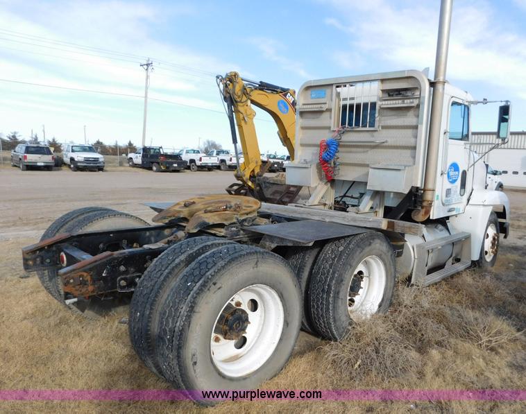 image for item AW9328 1999 Freightliner FLD semi truck