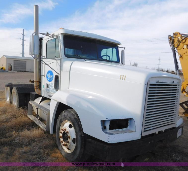 image for item AW9328 1999 Freightliner FLD semi truck